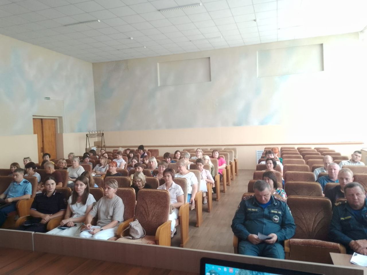photo 5204238948493297697 y